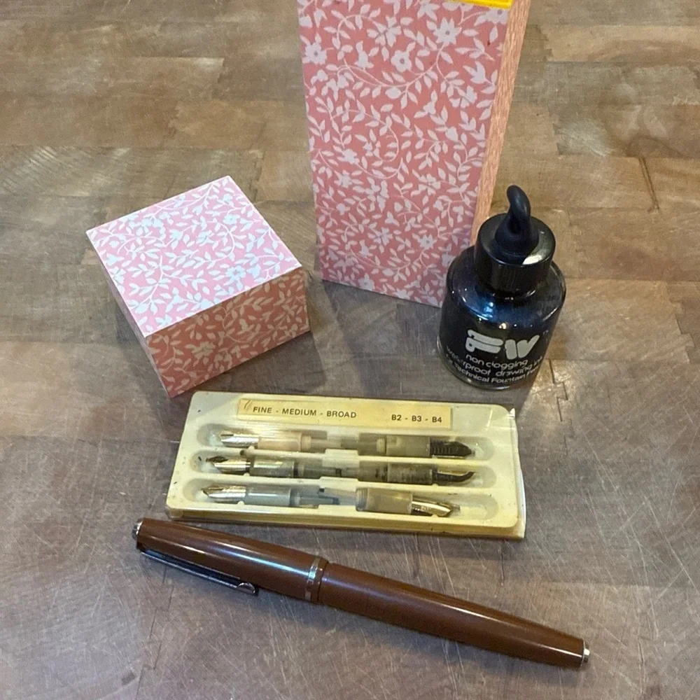 Vintage calligraphy tips Pink Floral Pen Holder Brown Writing Pen